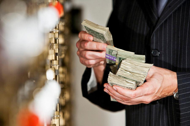 В АСВ назвали крупнейших должников среди беглых банкиров