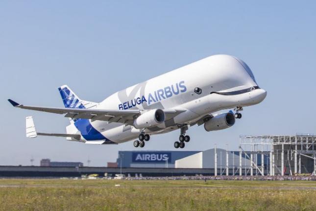 Фура в небе: самый большой самолет в мире