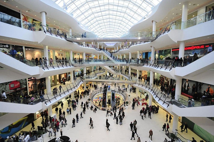 СМИ: торговые сети начали снижать цены и возвращать распродажи