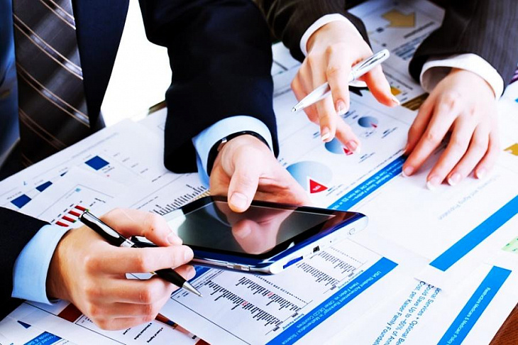 Российский авторынок за год обвалился на 59% 