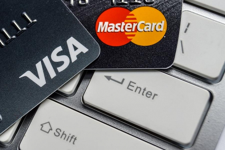 В Visa допустили исчезновение пластиковых карт в РФ через десять лет