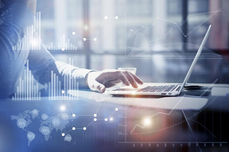 Опрос: половине россиян не хватает денег