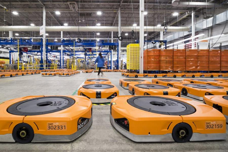 Ozon начал разработку роботов для сортировки и доставки товаров