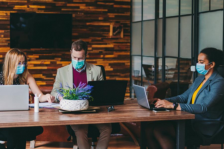 Пустые кухни, «ульи» для интровертов и бум коворкингов: как будет выглядеть офис после пандемии 