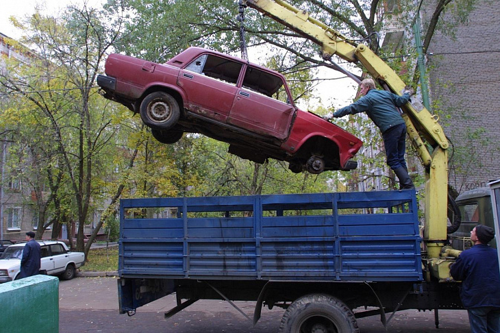 «Карета превращается в металлолом». В России оценили запрет старых машин 