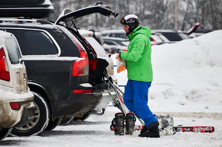 В ГИБДД предупредили об опасности снежных горок в праздники 