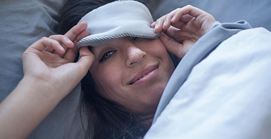 Почему некоторые люди спят с открытыми глазами