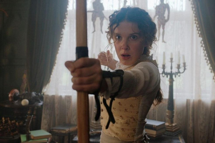 На Netflix подали в суд из-за фильма про сестру Шерлока Холмса