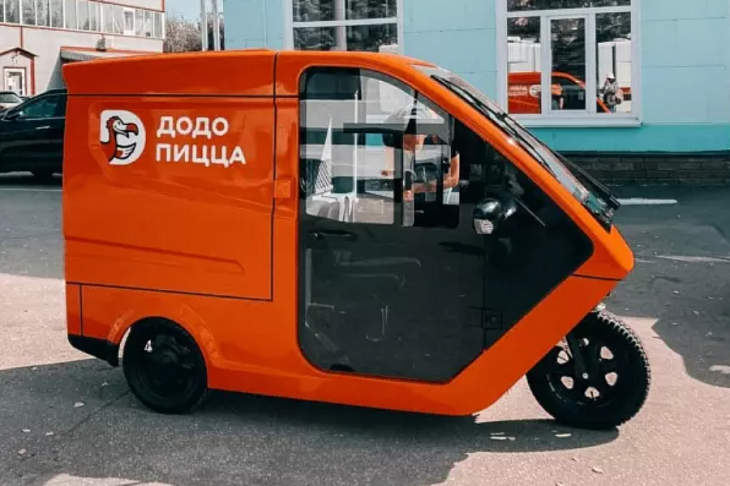 «Додо пицца» представила собственный электроскутер для доставки заказов