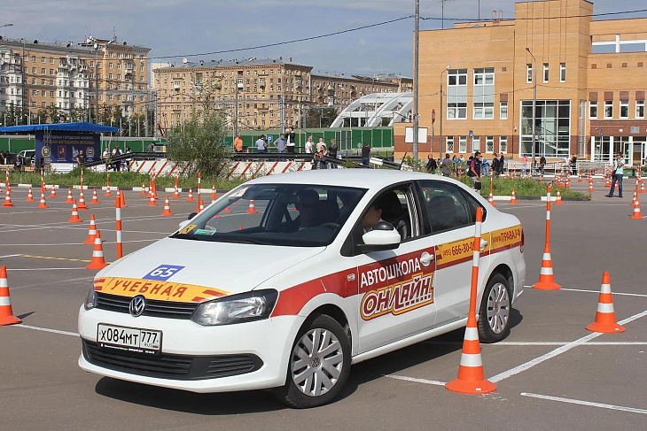 Ошибаются даже водители со стажем: 10 вопросов из экзамена ГИБДД.