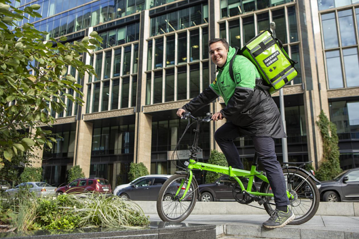 Delivery Club на год снизил комиссию за вывод безналичных чаевых — с 5% до 1 рубля