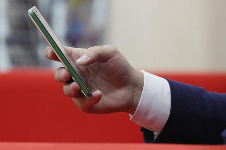 Врач оценила влияние смартфона на человеческую память