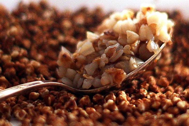 Гречка стала самым подорожавшим продуктом в России за последний год