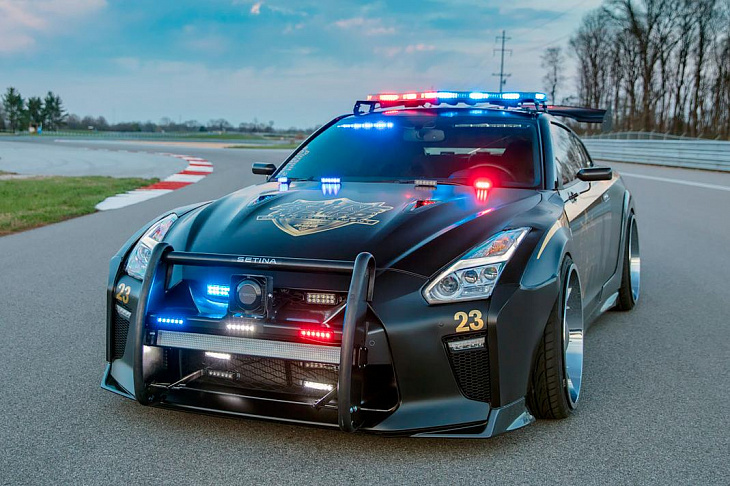 От них не уйти: 10 самых быстрых полицейских машин.