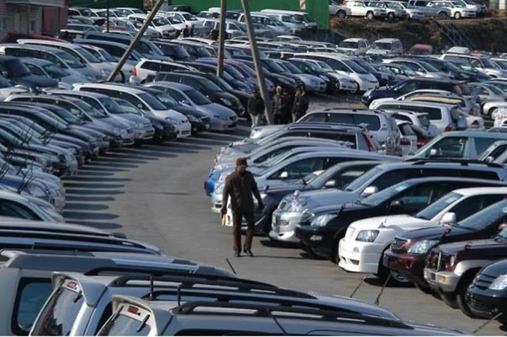 Правому снова дают права