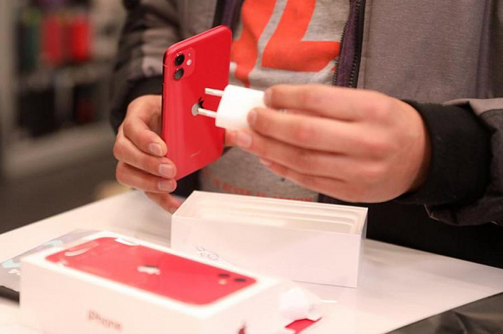 В Бразилии Apple оштрафовали за продажу смартфонов без зарядки