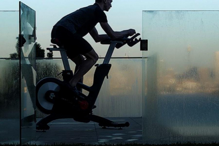 Яхта, перелеты из Москвы в Лондон и пилатес: где и как прячутся от пандемии российские миллиардеры 