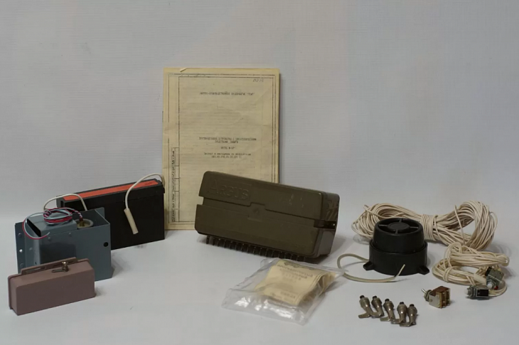 Сирена, патрон и слезоточивый газ: крутая  автосигнализация в СССР