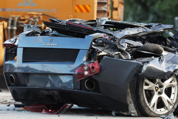 Суперкар раздавили бульдозером. Что делают с конфискатом