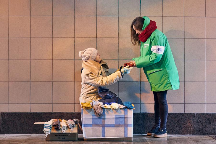 Delivery Club купит вязаные вещи у бабушек и передаст их курьерам