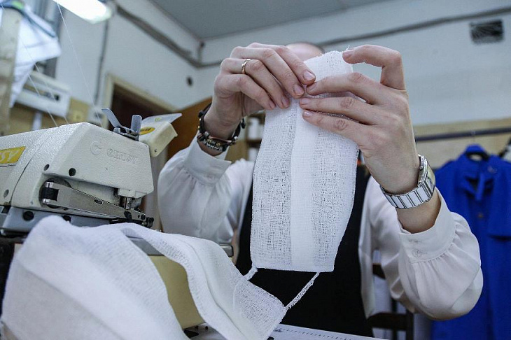 Шьют маски и собирают аппараты ИВЛ. Автопром борется с COVID-19 