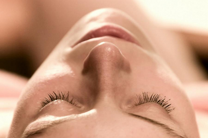 Невролог объяснил, как вернуть вкус и обоняние после COVID-19