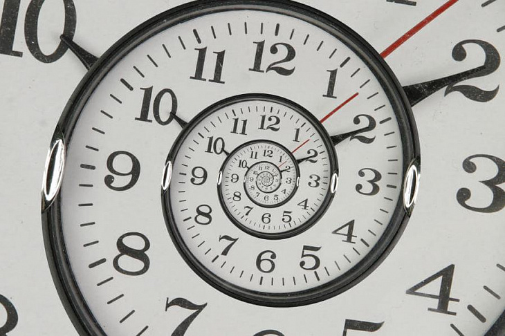 Неврологи объяснили, почему в старости время течет особым образом