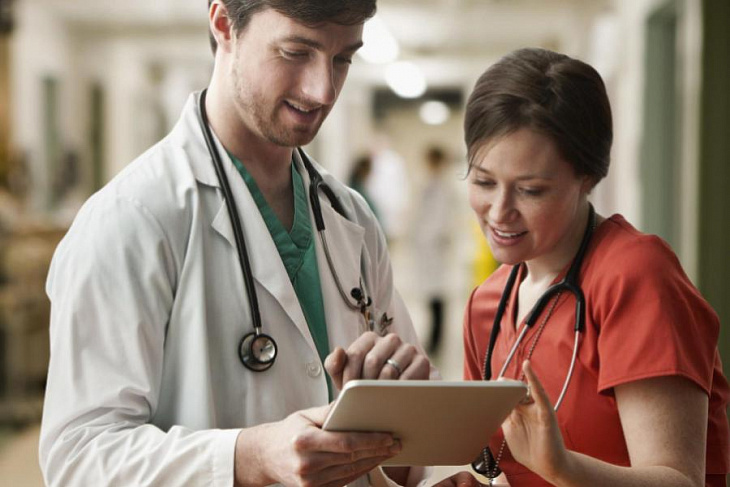 Медиков обяжут быть вежливыми с пациентами и избегать конфликтов