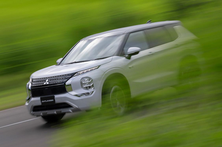 Новый гибрид Mitsubishi Outlander получит два электромотора 