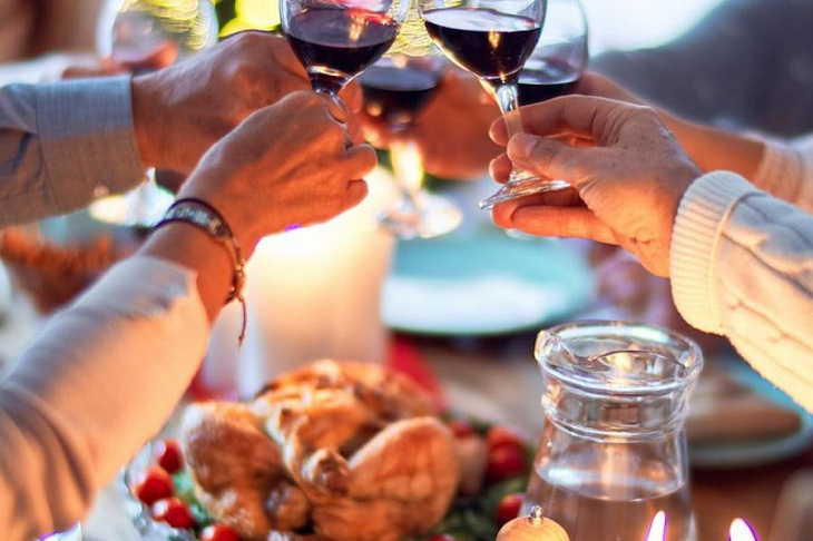 Диетолог Золотарёв назвал продукты, которые лучше купить к Новому году заранее