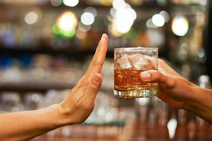 Врач предупредил переболевших COVID-19 о смертельной опасности алкоголя
