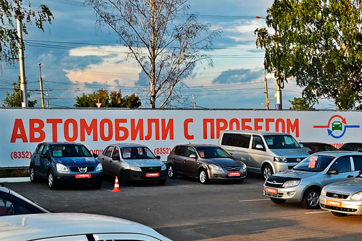 На вторичке — паника. Россияне скупают машины даже по неадекватным ценам.