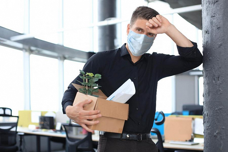 Каждая пятая компания в России планирует сокращение штата до конца года