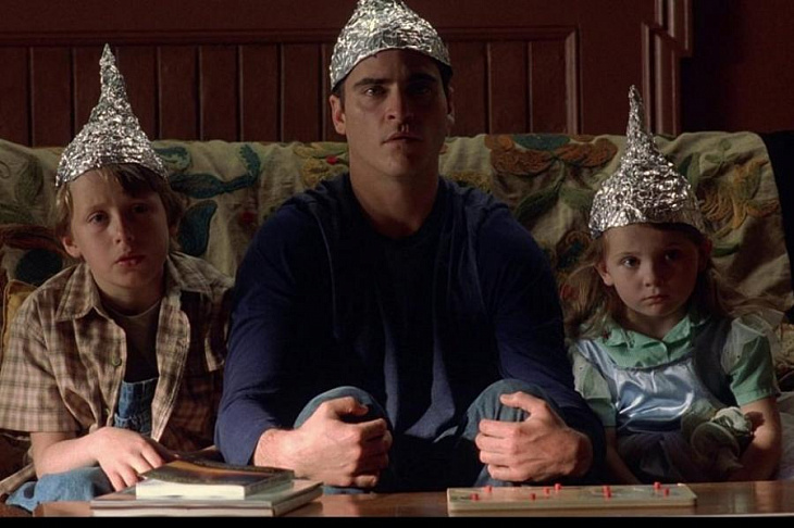 Врач развеял пять странных мифов о прививке от ковида