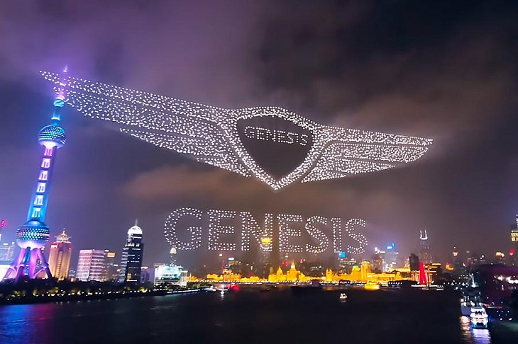 Genesis показал в небе свои автомобили с помощью 3 тысяч дронов. Видео
