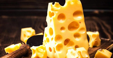 Откуда берутся дырки в сыре?