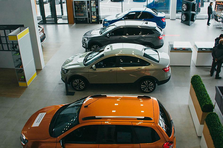 За месяц россияне потратили на покупку новых машин 198 миллиардов рублей.