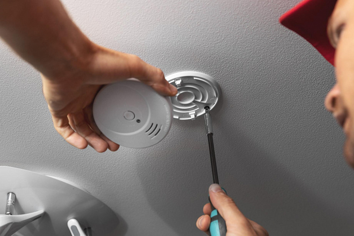 Новые квартиры оборудуют пожарными извещателями