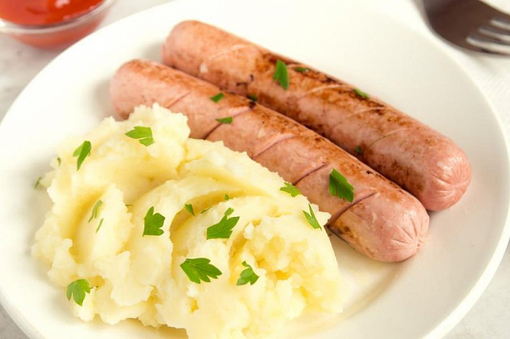 Сосиски с пюре грозят деменцией