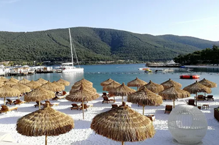 Туроператоры назвали 10 пляжных стран, куда можно приобрести путевки