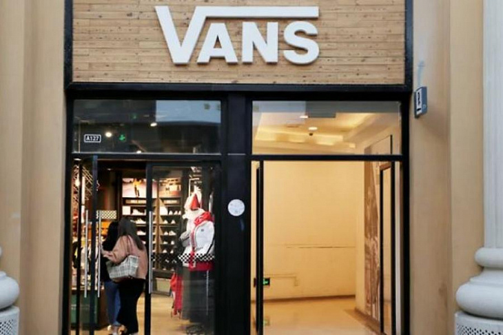 Vans стала американской