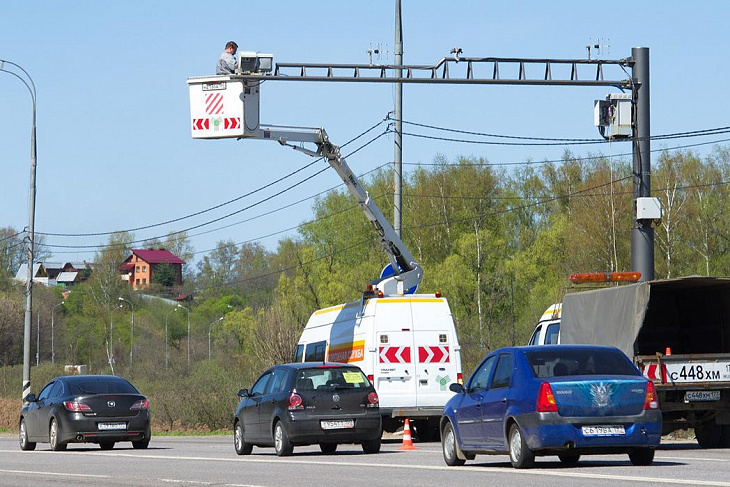 На дорогах заметили двойные камеры. В ГИБДД объяснили, в чем дело 