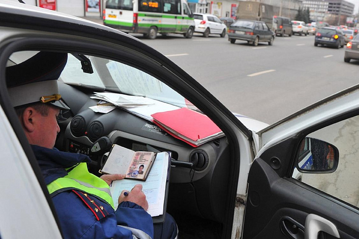 Как общаться с инспектором ГИБДД. 10 полезных советов