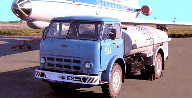 Тяжелые, дизельные, передовые: грузовики МАЗ в Советской армии