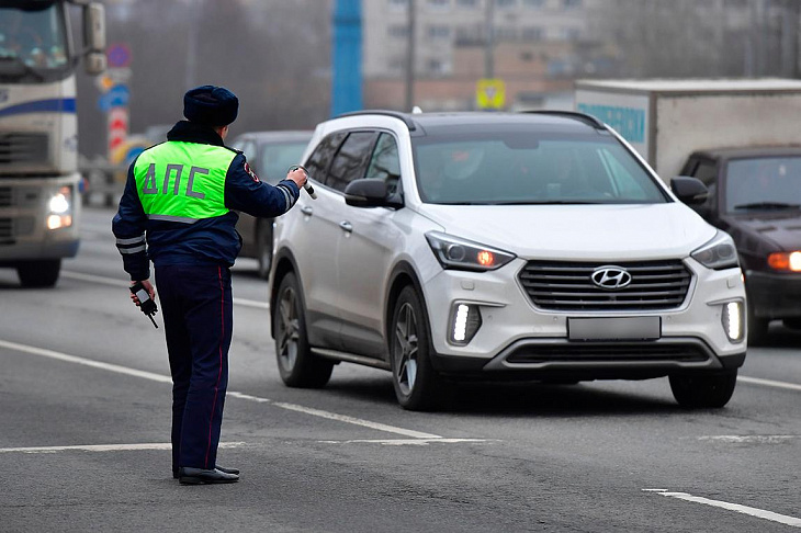 Что будет, если ездить с затертыми номерами. Юристы все объяснили.