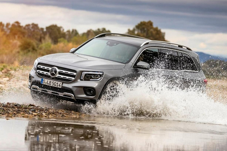 Кроссоверы Mercedes GLB отзовут в России из-за протекающего кузова