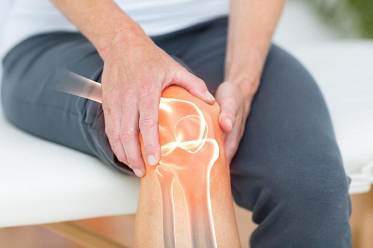 Китайские врачи показали, как справиться с болями в коленях
