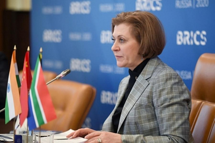 Роспотребнадзор назвал два сценария конца пандемии в РФ