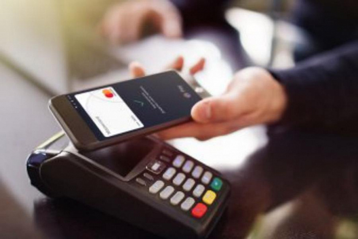 В РФ Huawei запустит бесконтактную оплату на своих смартфонах