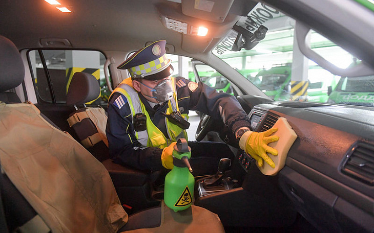 Автомобили, штрафующие за парковку, теперь обрабатывают хлоркой